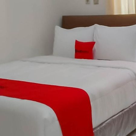 Hotel Reddoorz @ Jalan Ahmad Yani Karawang Exteriér fotografie