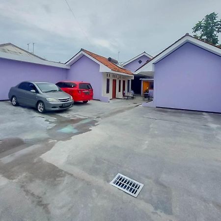Hotel Reddoorz @ Jalan Ahmad Yani Karawang Exteriér fotografie