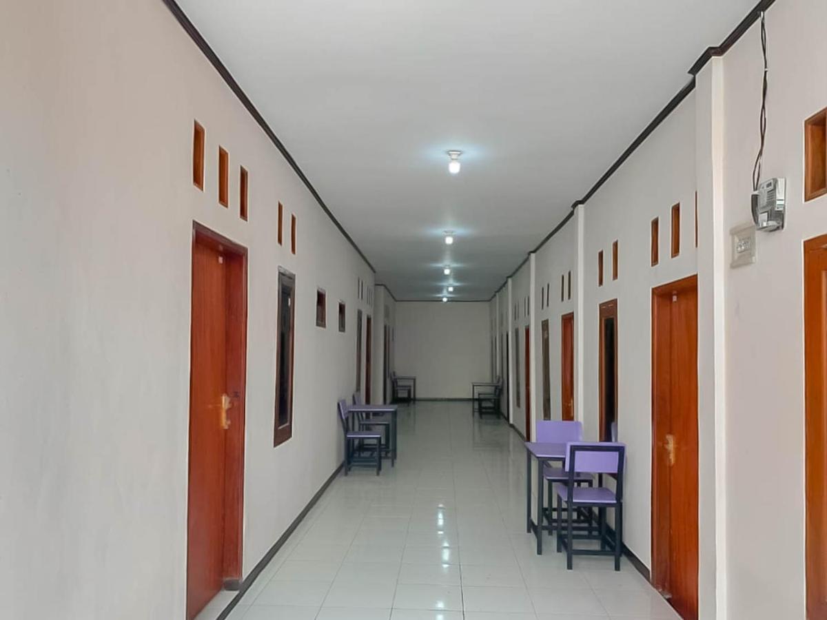 Hotel Reddoorz @ Jalan Ahmad Yani Karawang Exteriér fotografie